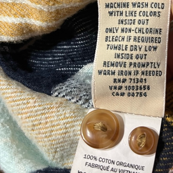 L.L. Bean 100% Cotton Flannel Button-up Shirt - Picture 7 of 7